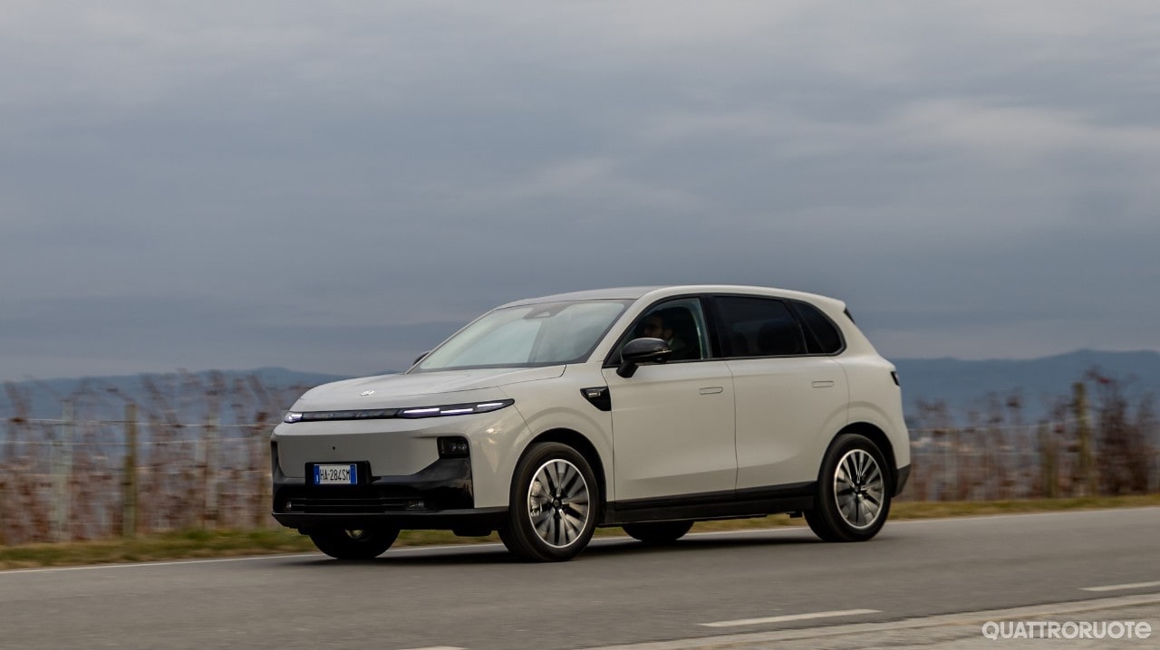 Leapmotor B10 REEV Hybrid: col range extender arriva a 900 km di autonomia