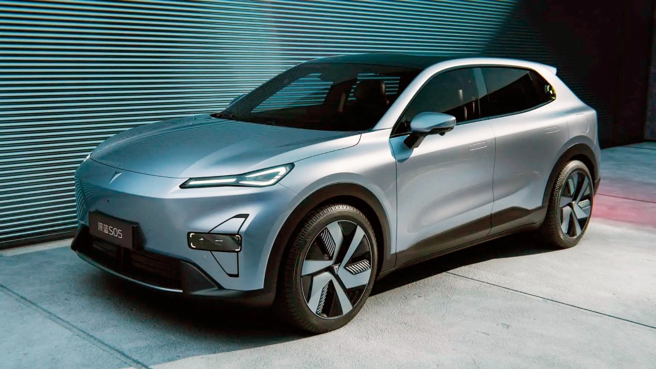 Deepal S05 completa la gamma, arriva la Nevo Q05: Changan punta sull'Italia