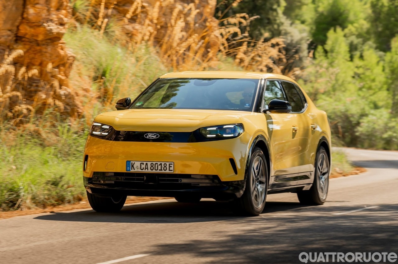 Explorer e Capri cambiano motore e batteria: ora sono più potenti e fanno più km