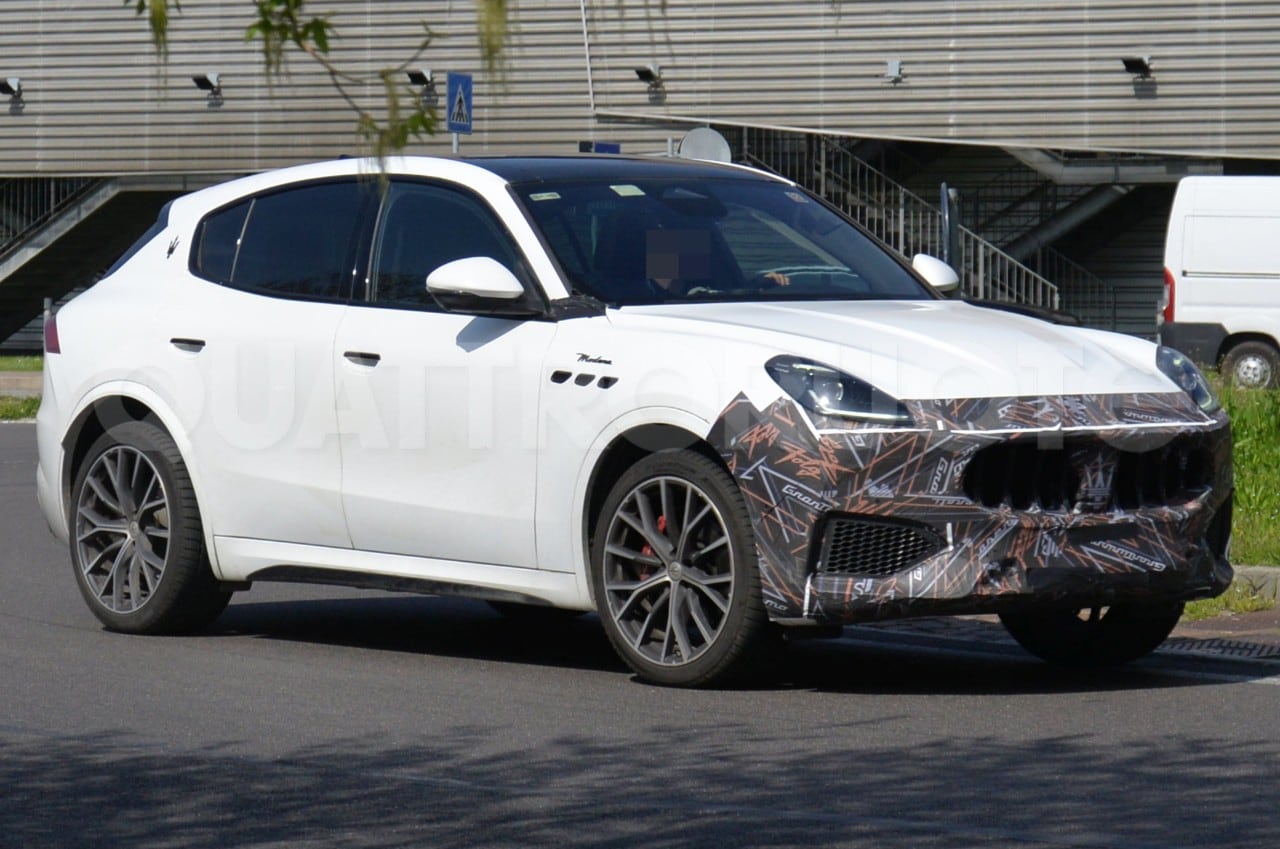 Maserati Grecale MY2027, nuove foto: restyling leggero, ma sui motori potrebbero esserci sorprese