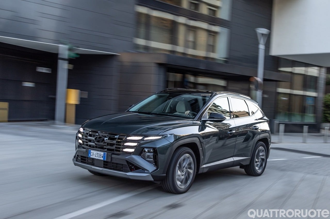 Tucson MY2026, cambiano i motori: prezzi e allestimenti