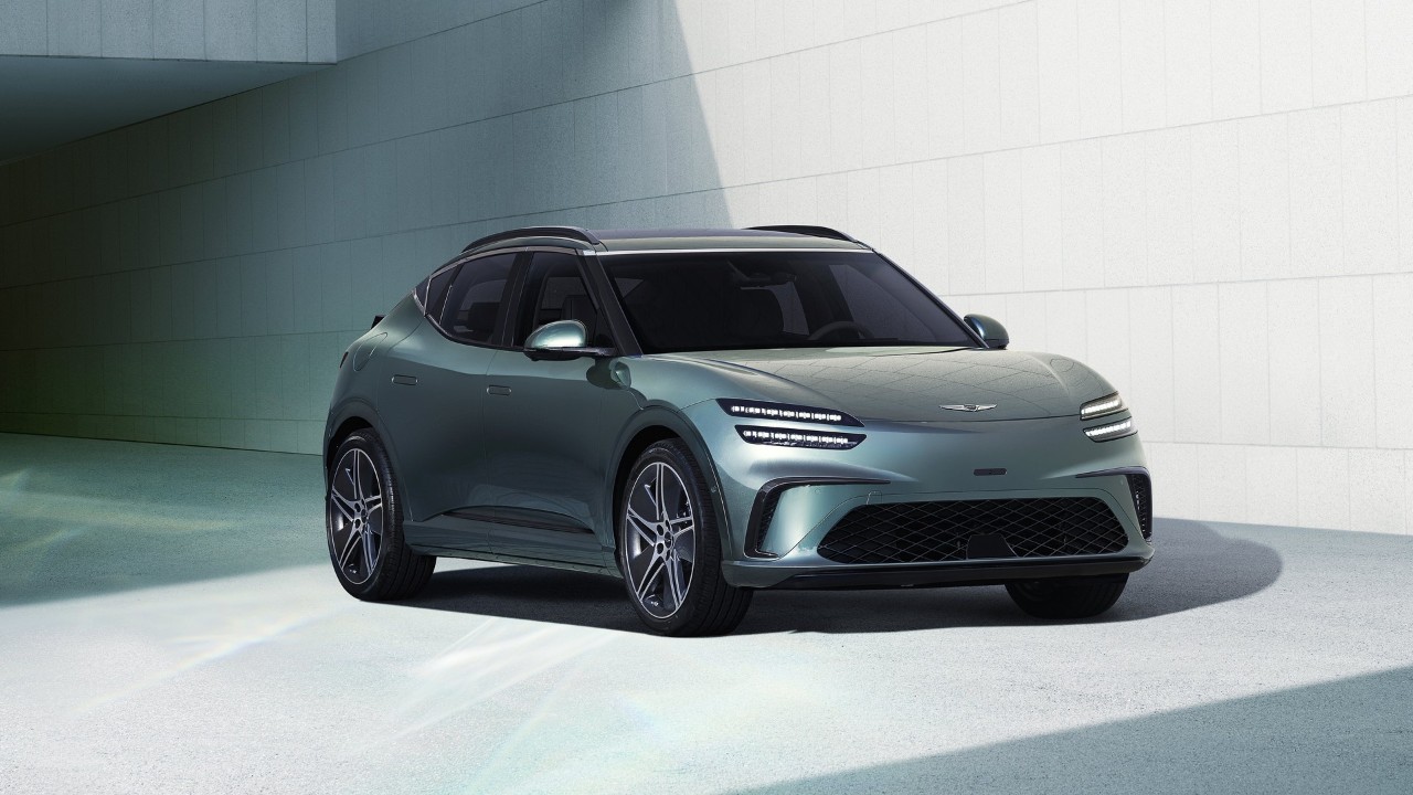 Fino a 650 CV e 561 km di autonomia: la Genesis GV60 apre gli ordini in Italia