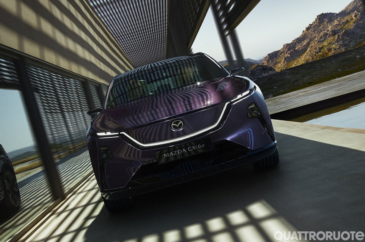 Nuova Mazda CX-6e, aperti i preordini: tutto su prezzi e consegne della Suv elettrica