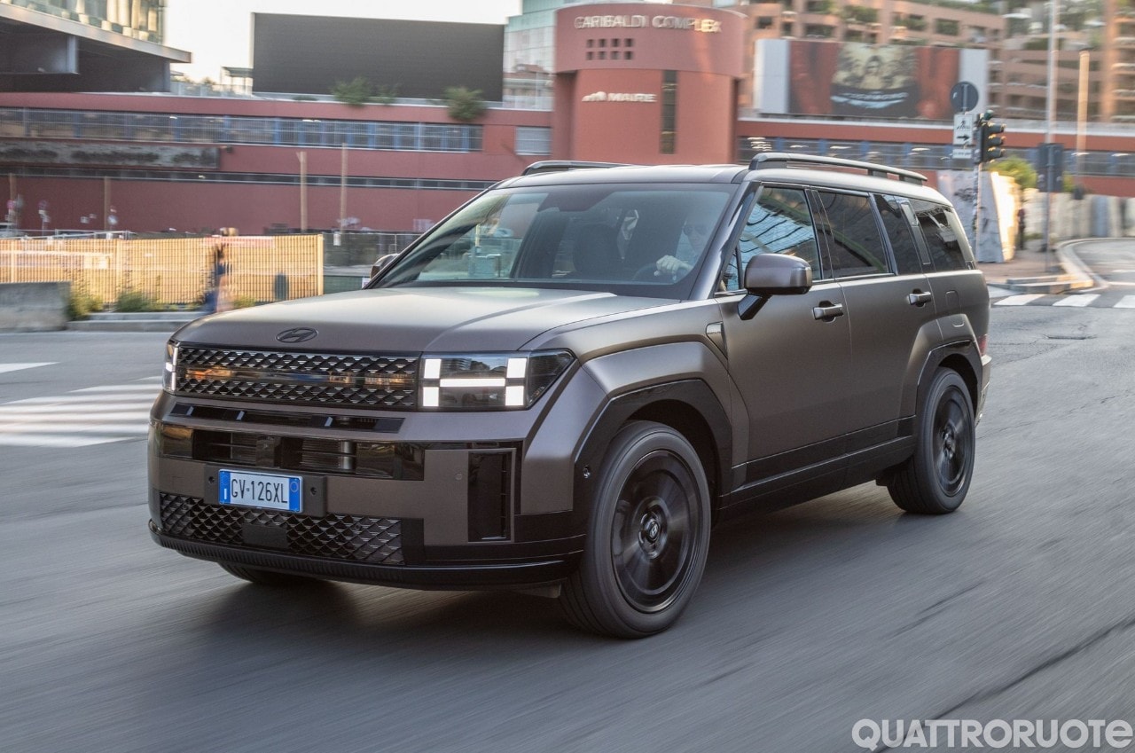 Hyundai Santa Fe, come cambia l'ibrida plug-in: prezzi e versioni