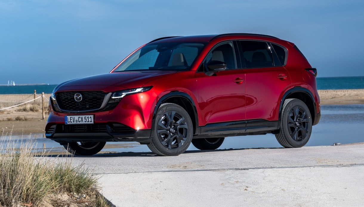 Dalla nuova CX-5 al mito MX-5: prezzi e caratteristiche di tutta la gamma Mazda in Italia