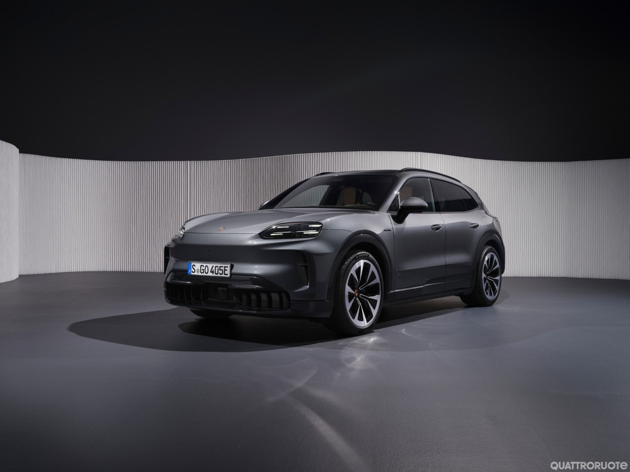 La nuova Cayenne è una super elettrica con 1.156 CV e i flap estraibili - VIDEO