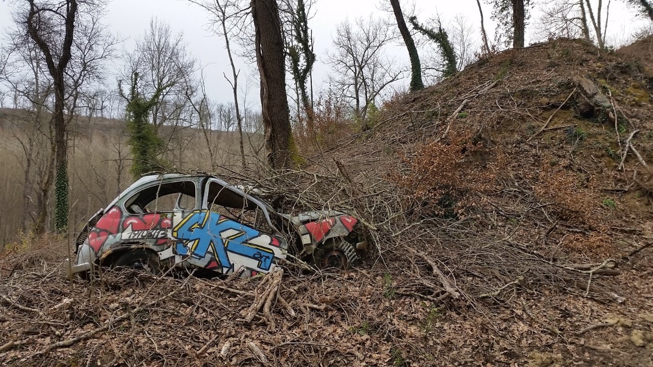 Auto con fermo amministrativo: chi decide la demolizione? Il nodo del Comune dopo la nuova legge