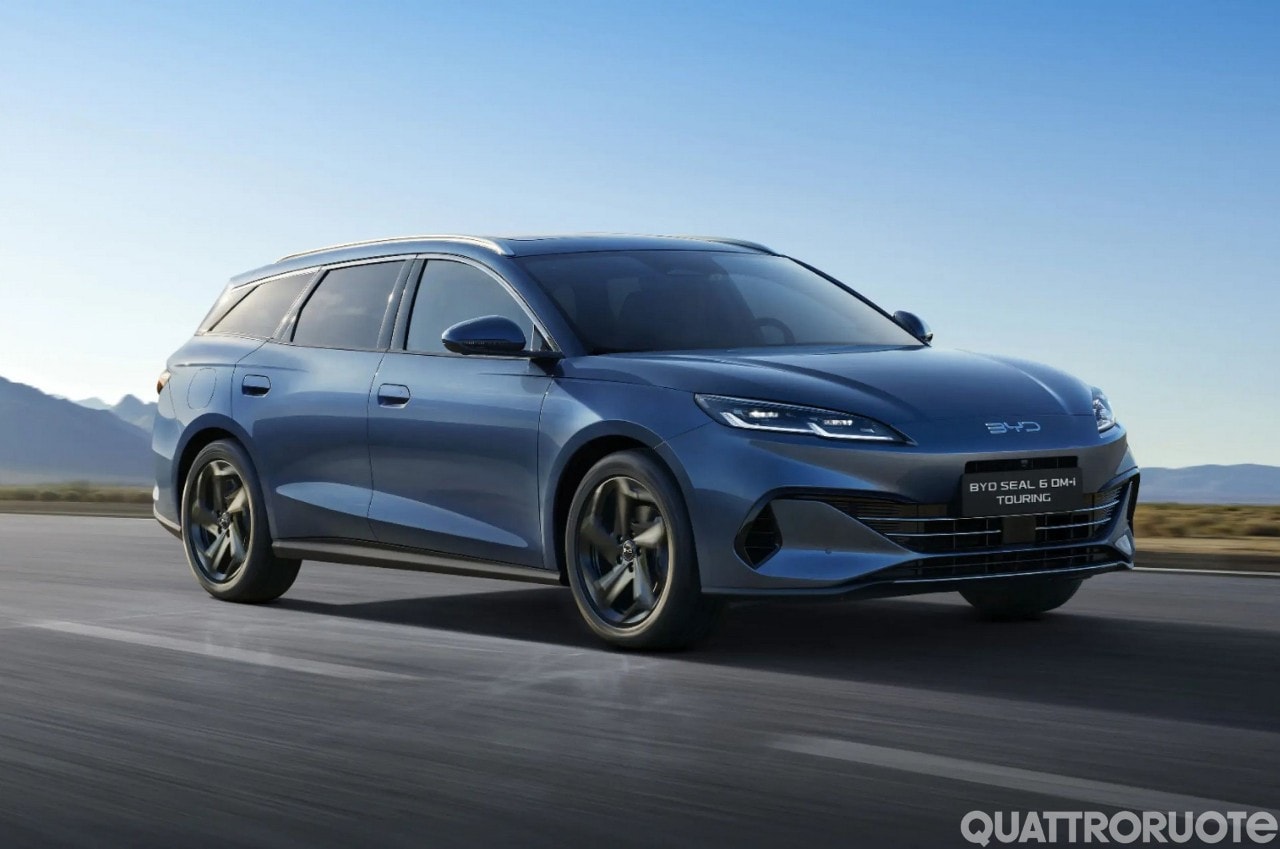 Aperti gli ordini per berlina e wagon plug-in